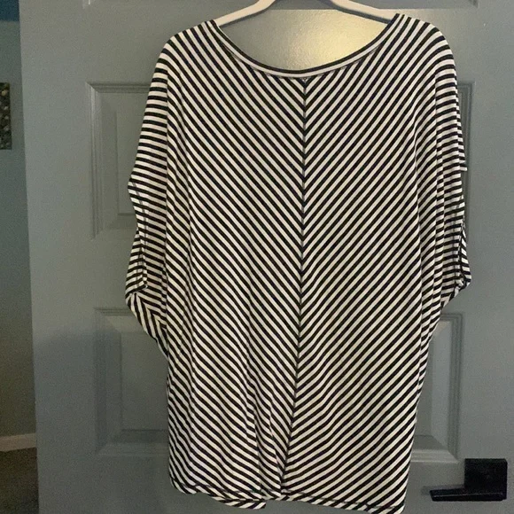 Top - Picture 2 of 2